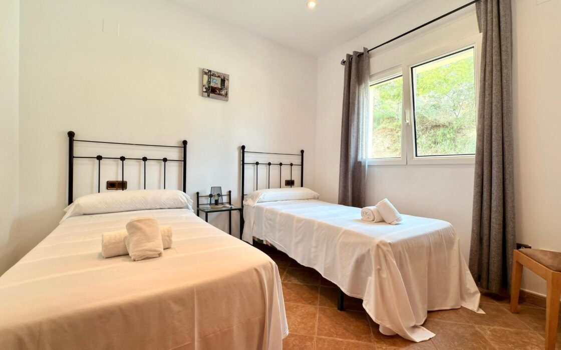 Вілла в Кальпі 270 кв.м з басейном та панорамним видом