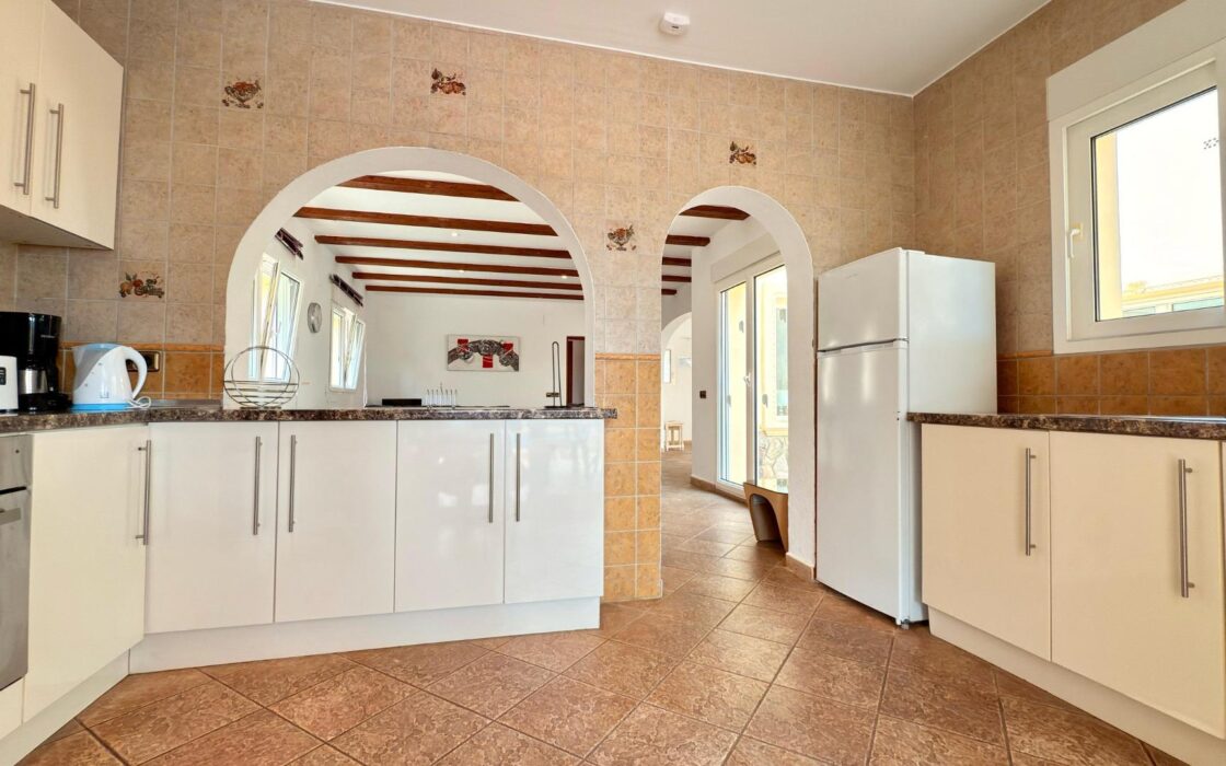 Вілла в Кальпі 270 кв.м з басейном та панорамним видом