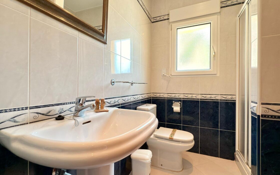 Вілла в Кальпі 270 кв.м з басейном та панорамним видом