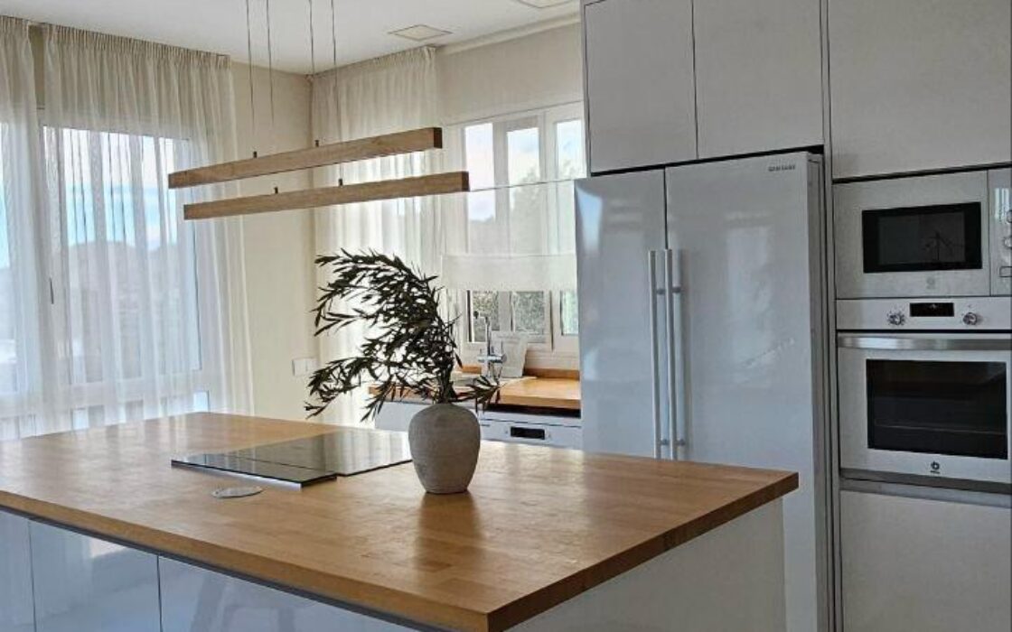 Вилла в Ориуэле 180 кв.м с бассейном и 4 спальнями