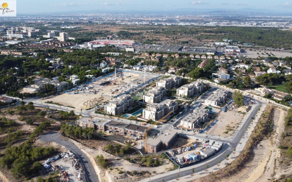 Дом в Godella 196 кв.м с террасой в 20 км от моря