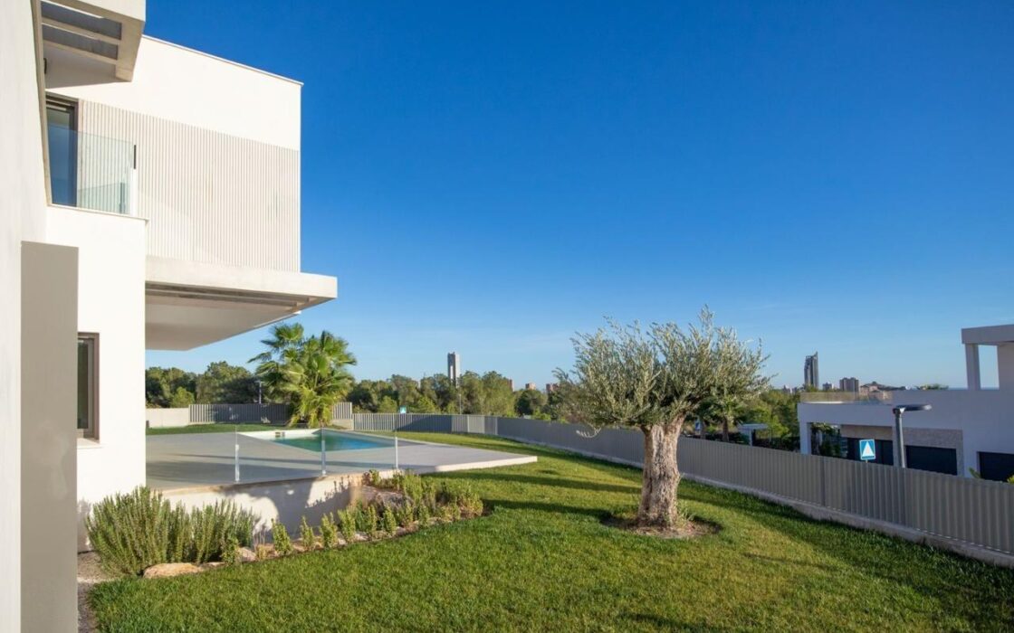 Вилла в Финестрате с террасой и видом на море 254 кв.м