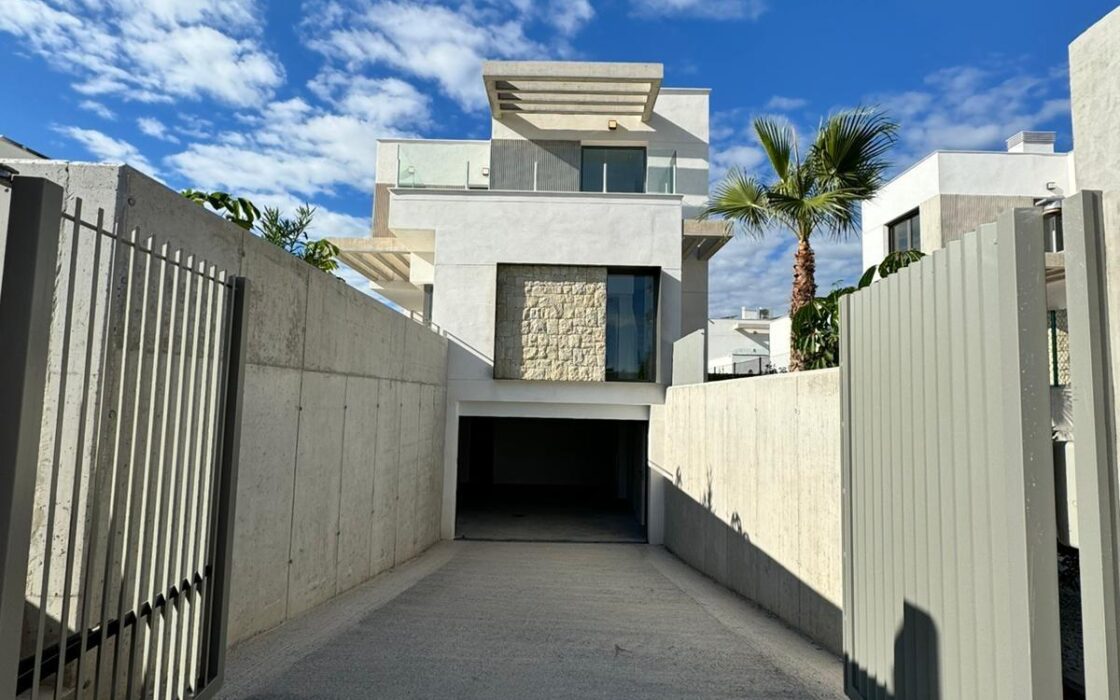 Вилла в Финестрате с террасой и видом на море 254 кв.м