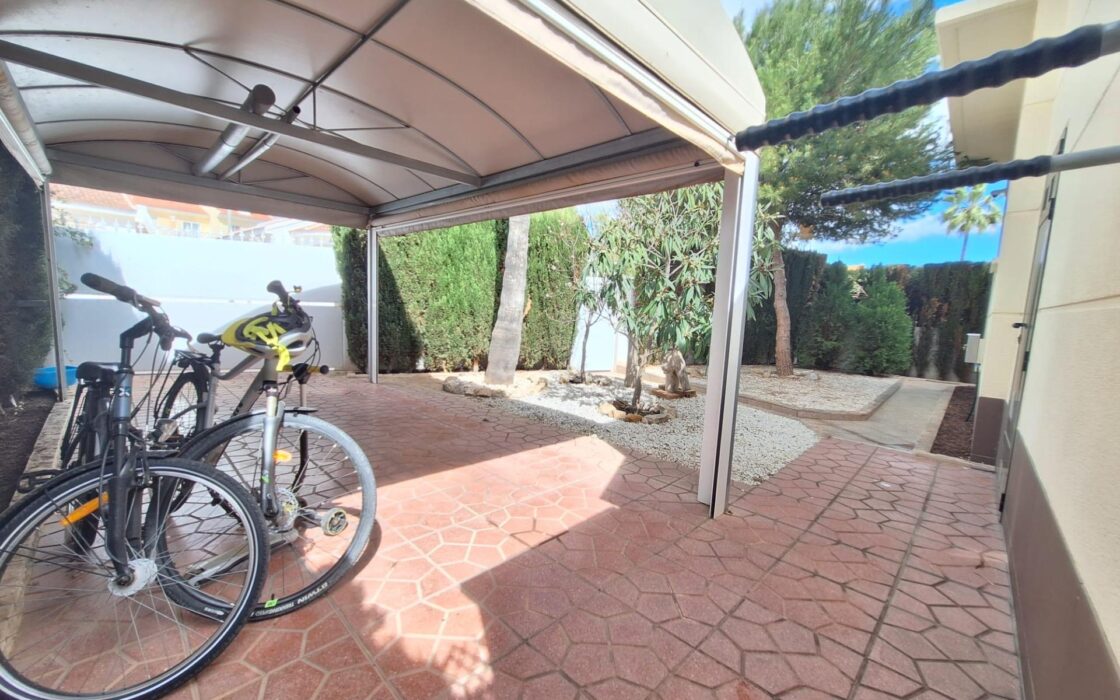 Дом в Benijofar 100 кв.м с террасой и бассейном рядом с морем