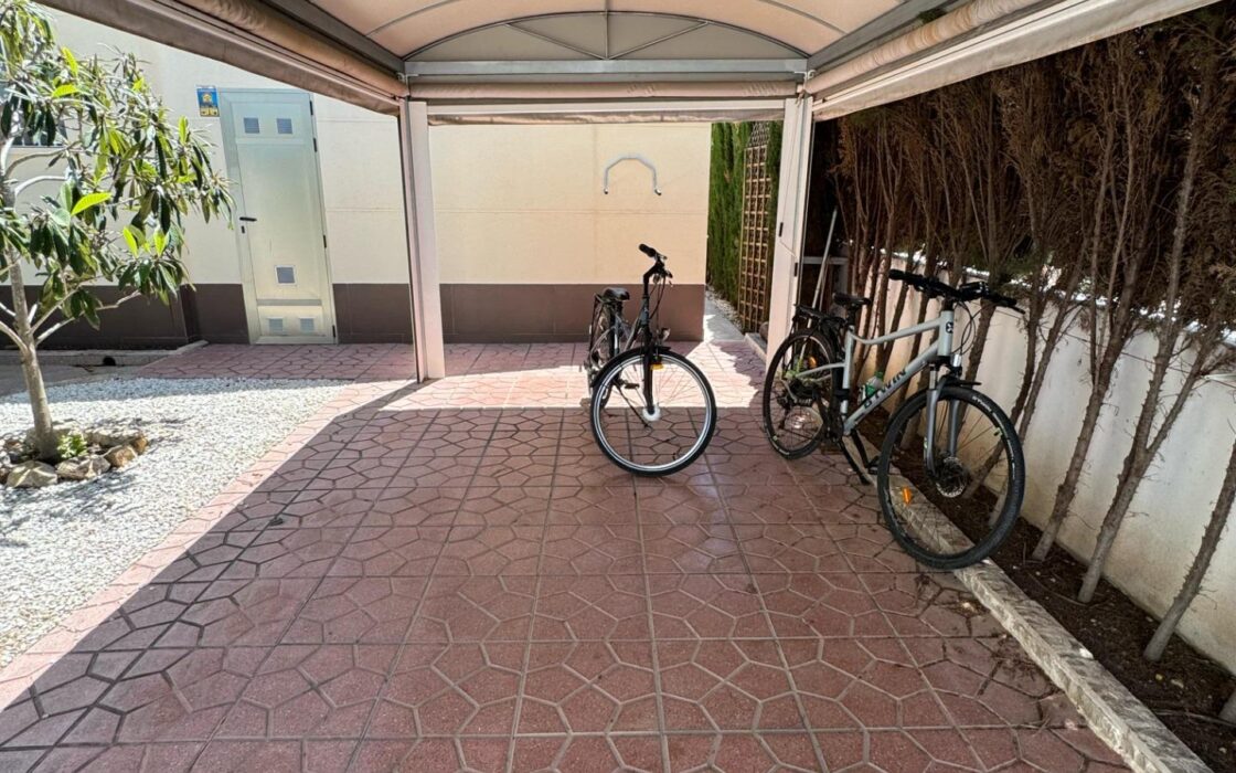 Дом в Benijofar 100 кв.м с террасой и бассейном рядом с морем