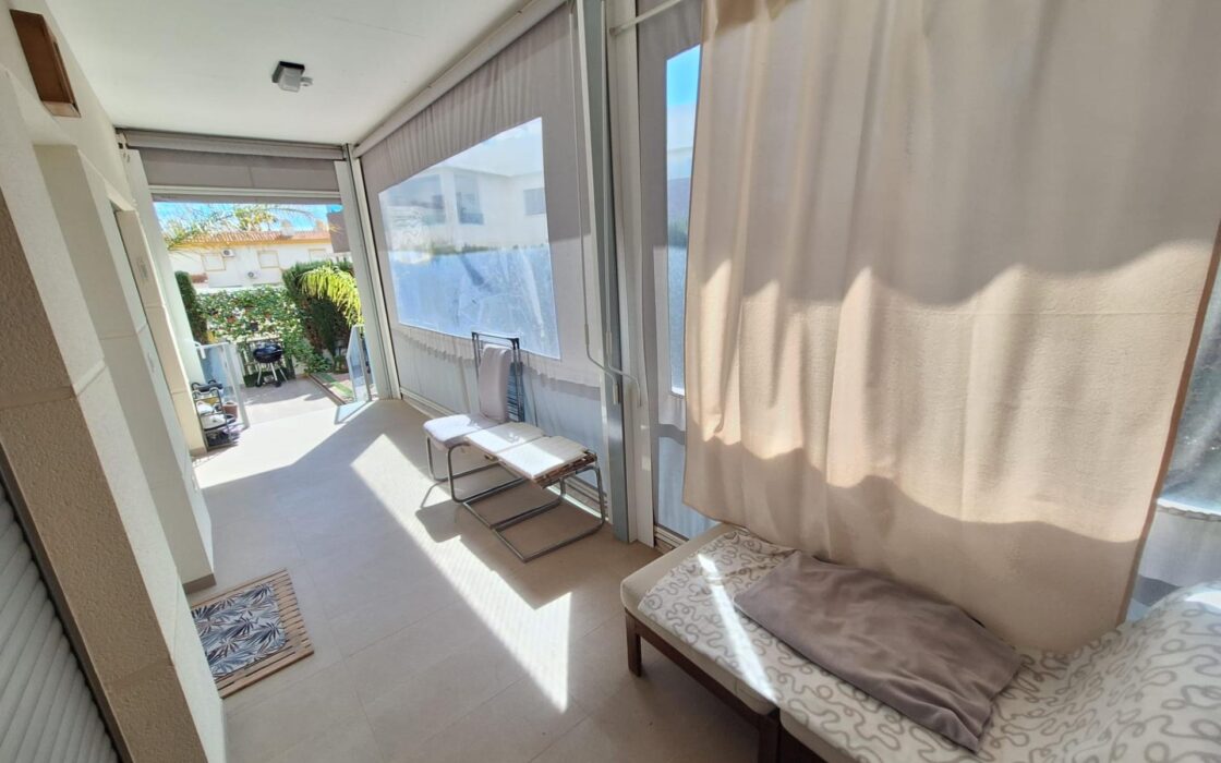 Дом в Benijofar 100 кв.м с террасой и бассейном рядом с морем