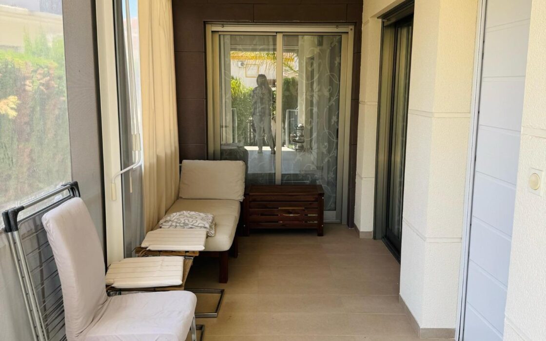 Дом в Benijofar 100 кв.м с террасой и бассейном рядом с морем