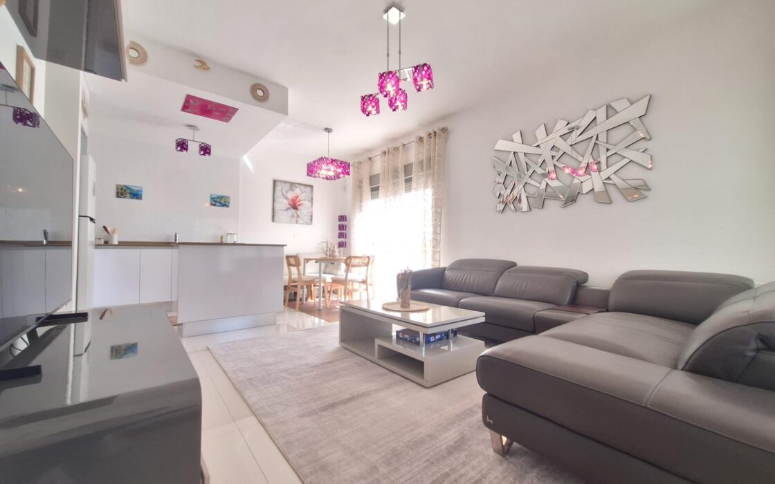 Дом в Benijofar 100 кв.м с террасой и бассейном рядом с морем