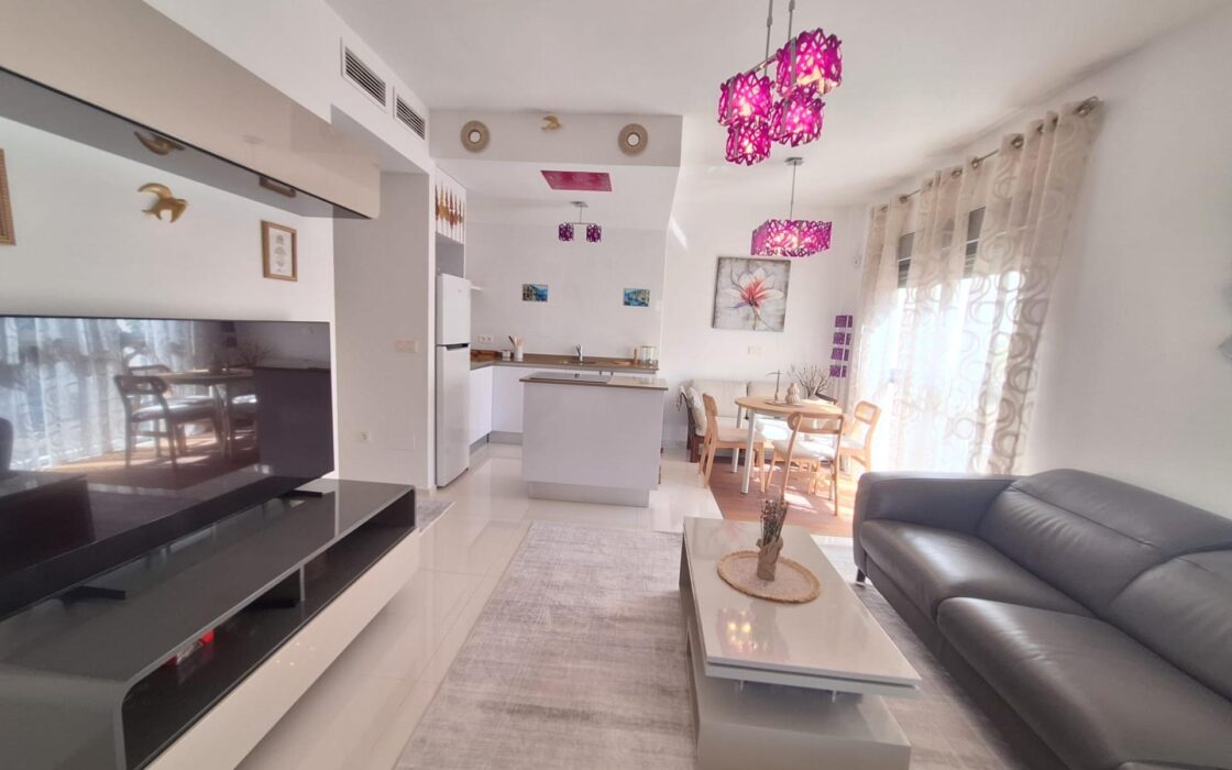 Дом в Benijofar 100 кв.м с террасой и бассейном рядом с морем