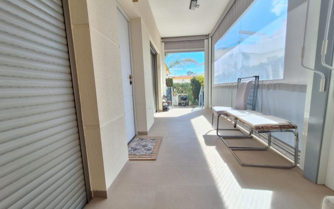 Дом в Benijofar 100 кв.м с террасой и бассейном рядом с морем