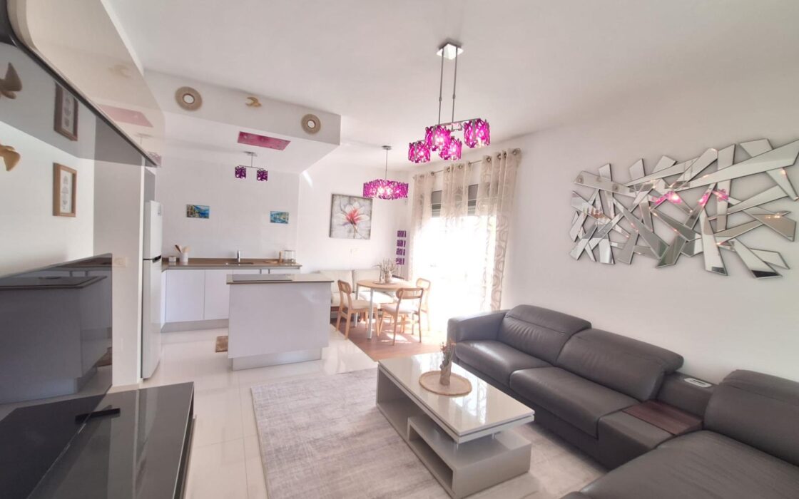 Дом в Benijofar 100 кв.м с террасой и бассейном рядом с морем