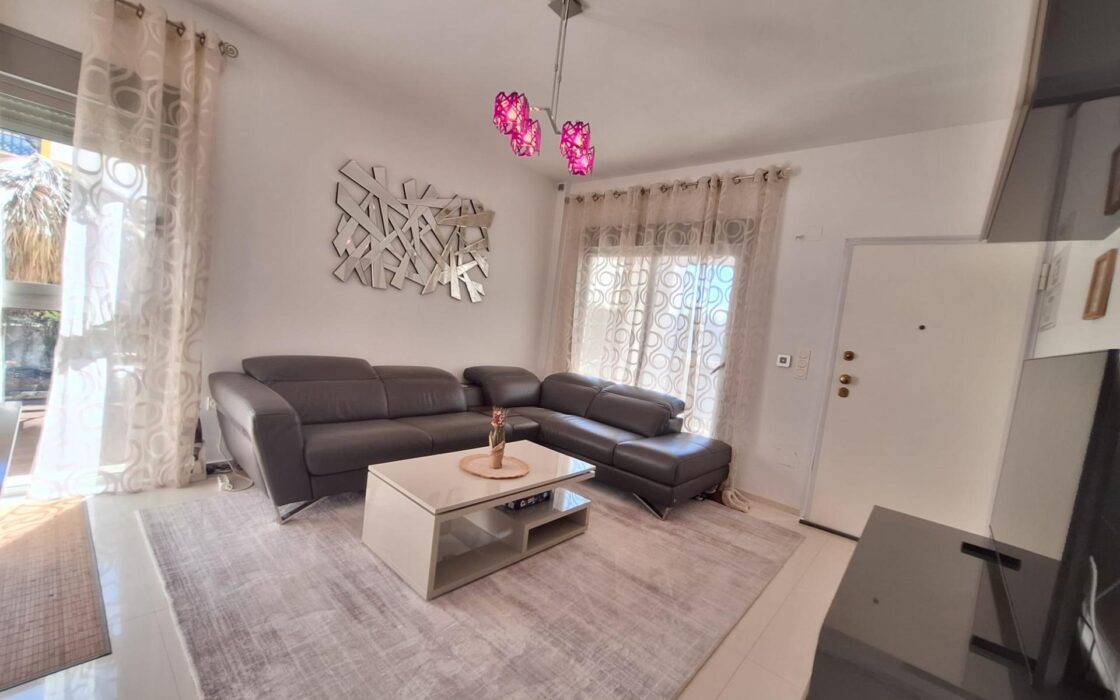 Дом в Benijofar 100 кв.м с террасой и бассейном рядом с морем