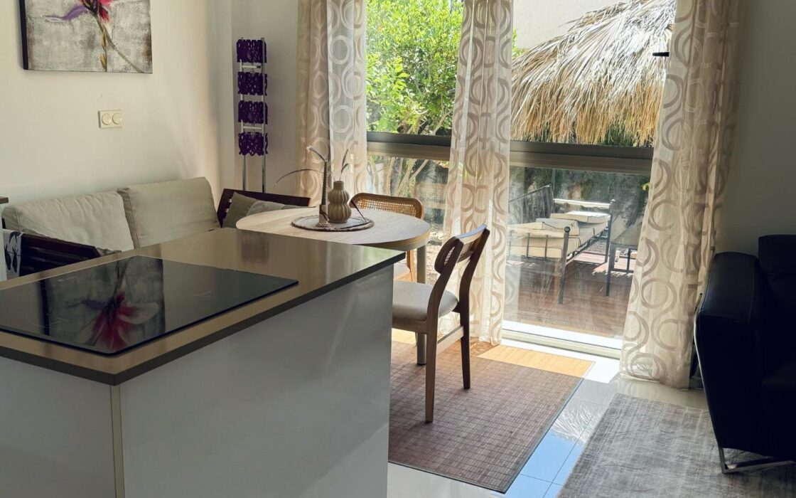 Дом в Benijofar 100 кв.м с террасой и бассейном рядом с морем