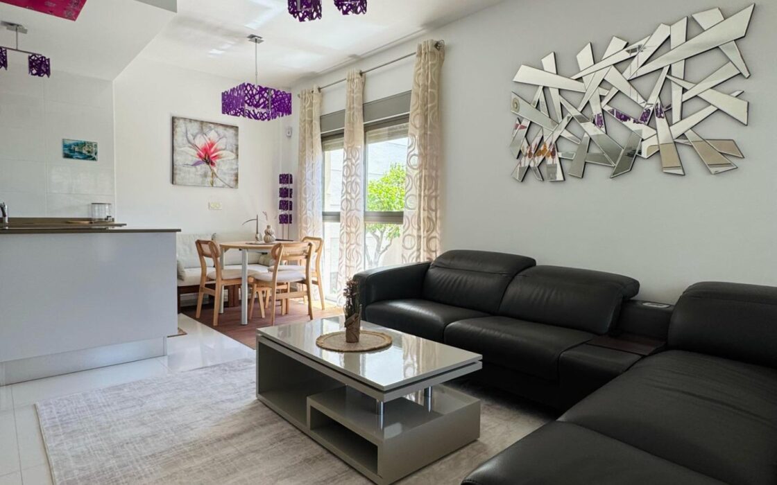 Дом в Benijofar 100 кв.м с террасой и бассейном рядом с морем