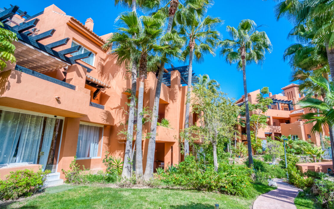 Элегантные апартаменты с террасой в Нуэва Андалусия 217 кв.м