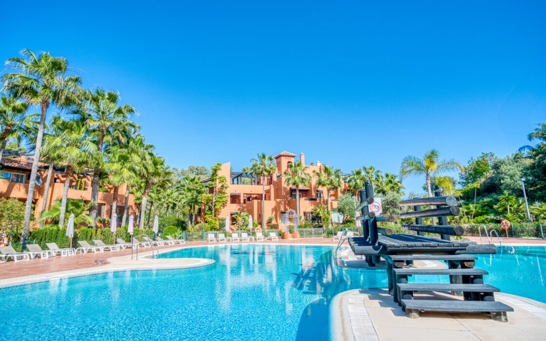 Элегантные апартаменты с террасой в Нуэва Андалусия 217 кв.м