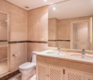 Элегантные апартаменты с террасой в Нуэва Андалусия 217 кв.м