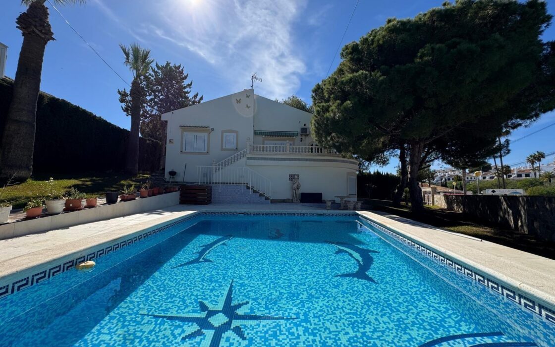 Вилла в Кабо Роиг 172 кв.м з басейном в 800 м від моря