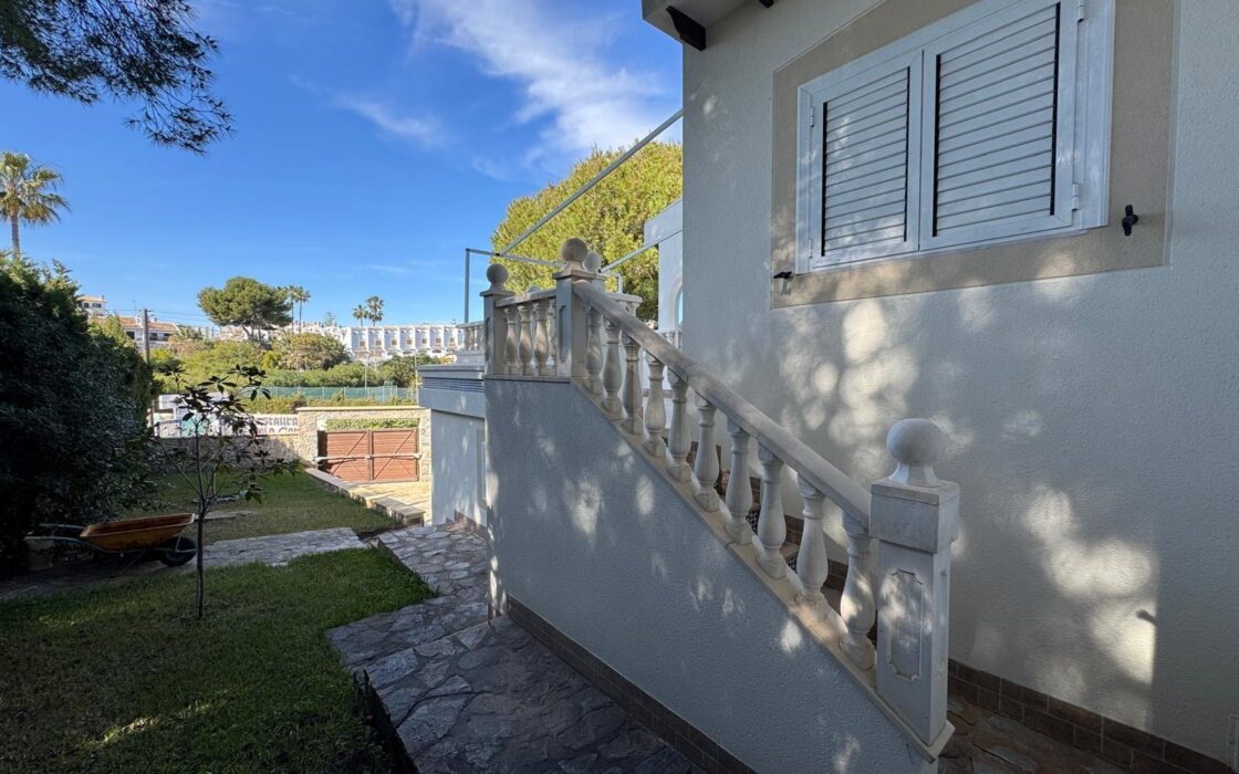 Вилла в Кабо Роиг 172 кв.м з басейном в 800 м від моря