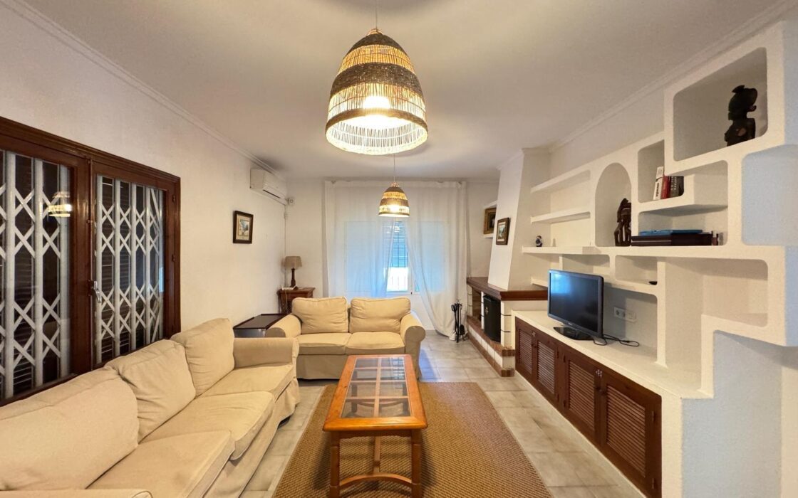 Вилла в Кабо Роиг 172 кв.м з басейном в 800 м від моря