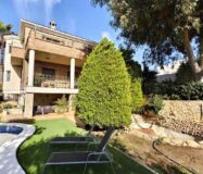 Вілла з басейном у Сьюдад-Кесада 5 кімнат 364 кв.м