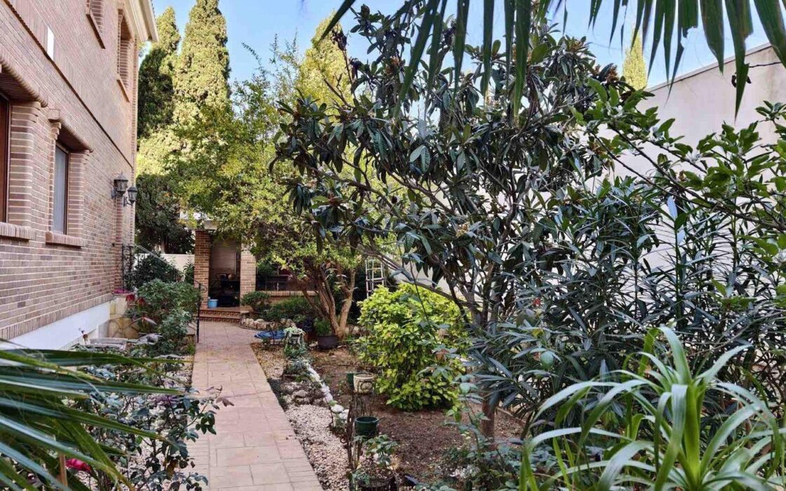 Вілла з басейном у Сьюдад-Кесада 5 кімнат 364 кв.м