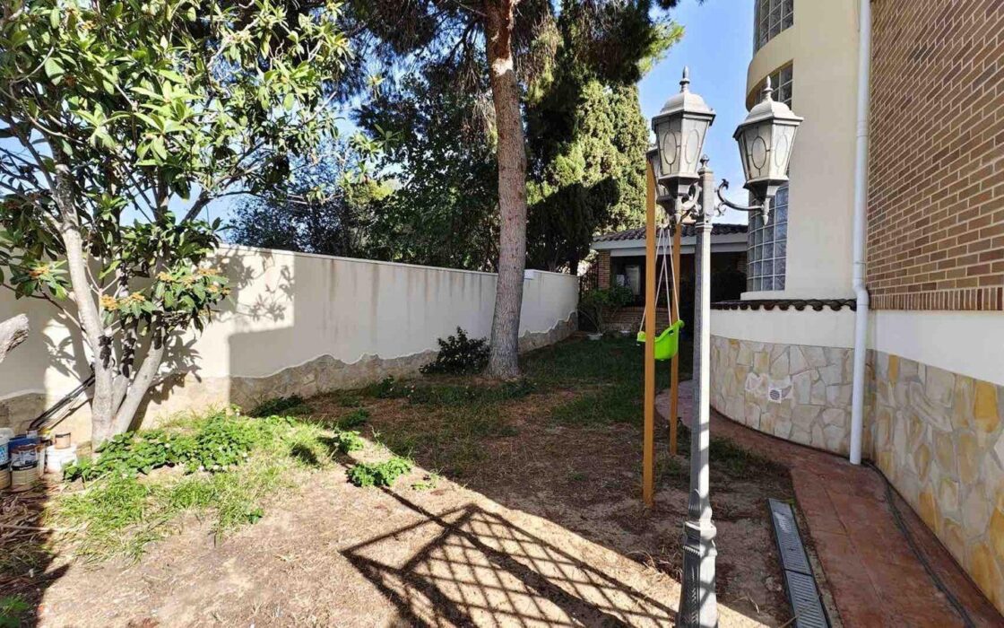 Вілла з басейном у Сьюдад-Кесада 5 кімнат 364 кв.м