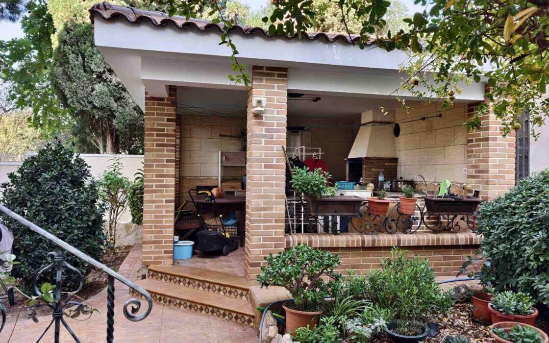 Вілла з басейном у Сьюдад-Кесада 5 кімнат 364 кв.м