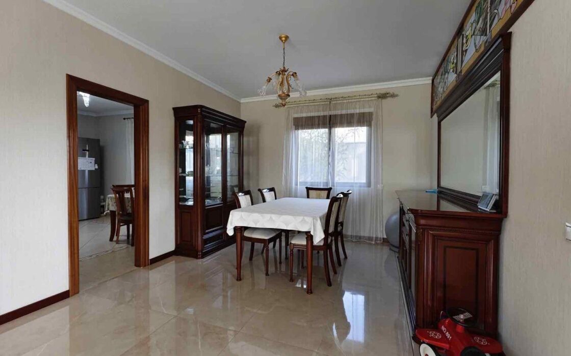 Вілла з басейном у Сьюдад-Кесада 5 кімнат 364 кв.м