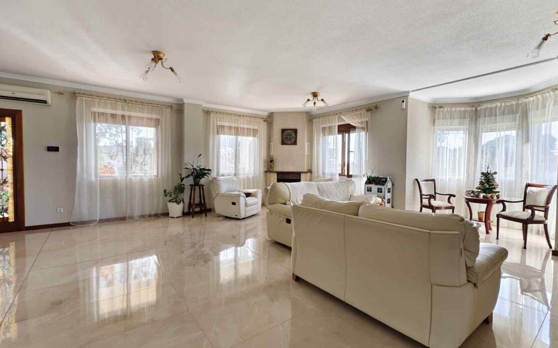 Вілла з басейном у Сьюдад-Кесада 5 кімнат 364 кв.м