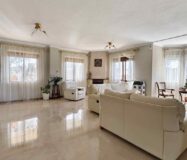 Вілла з басейном у Сьюдад-Кесада 5 кімнат 364 кв.м