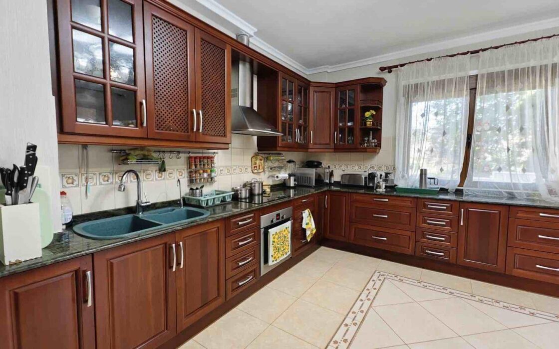 Вілла з басейном у Сьюдад-Кесада 5 кімнат 364 кв.м