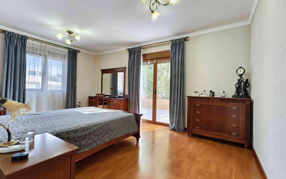 Вілла з басейном у Сьюдад-Кесада 5 кімнат 364 кв.м