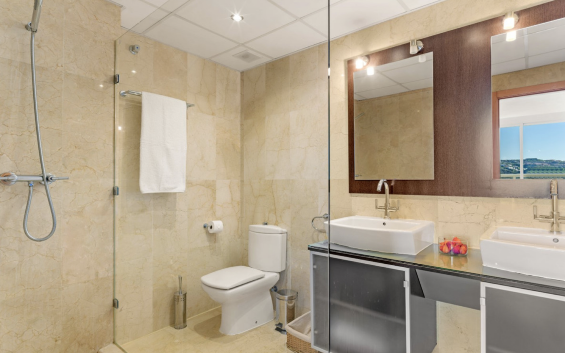 Трехкомнатная квартира с террасой в Бенахависе 122 кв.м