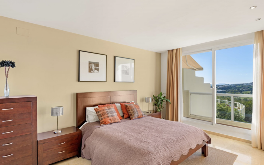 Трехкомнатная квартира с террасой в Бенахависе 122 кв.м