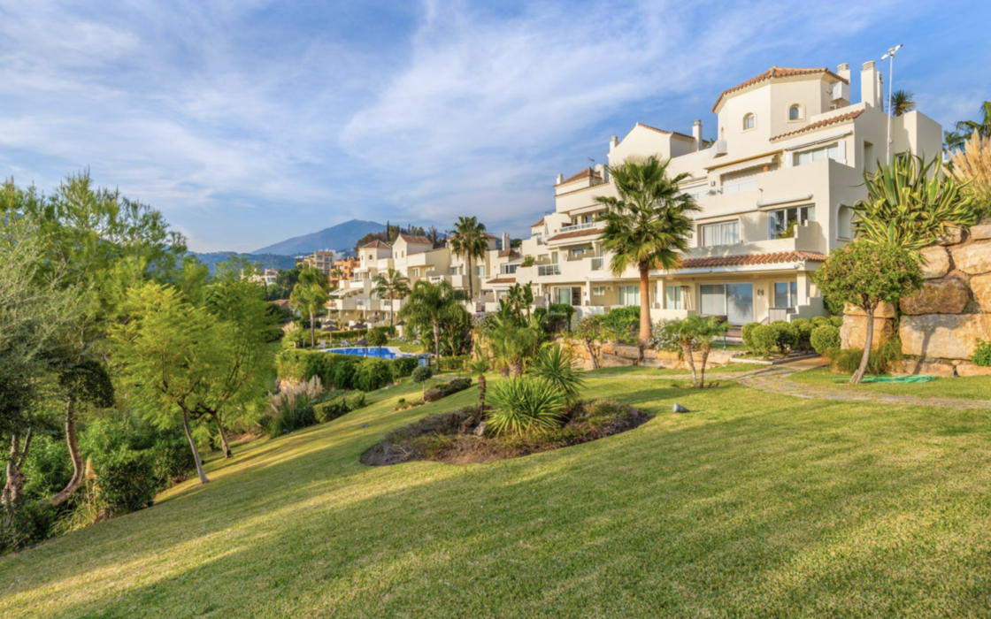 Трехкомнатная квартира с террасой в Бенахависе 122 кв.м