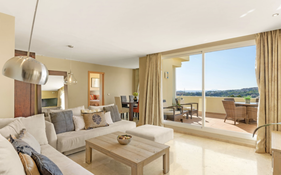 Трехкомнатная квартира с террасой в Бенахависе 122 кв.м