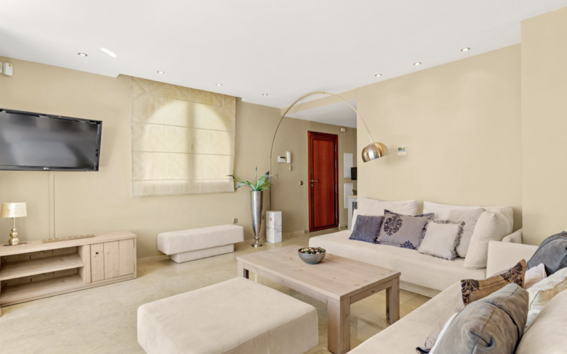 Трехкомнатная квартира с террасой в Бенахависе 122 кв.м