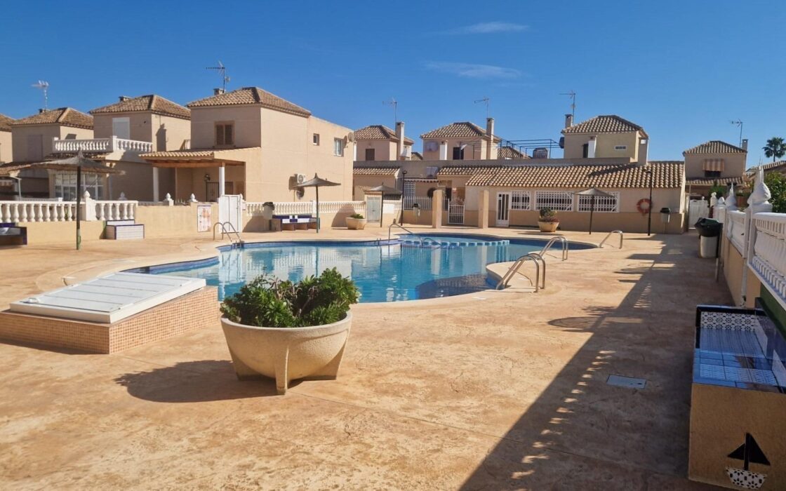 Дом в Торревьехе 67 кв.м с террасой и бассейном