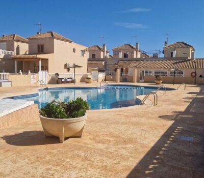 Будинок в Торрев’єсі 67 кв.м з терасою та басейном