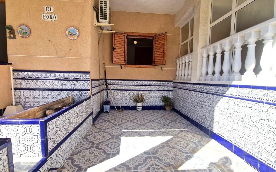 Дом в Торревьехе 67 кв.м с террасой и бассейном