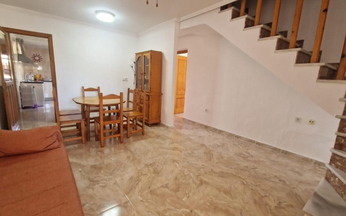 Дом в Торревьехе 67 кв.м с террасой и бассейном