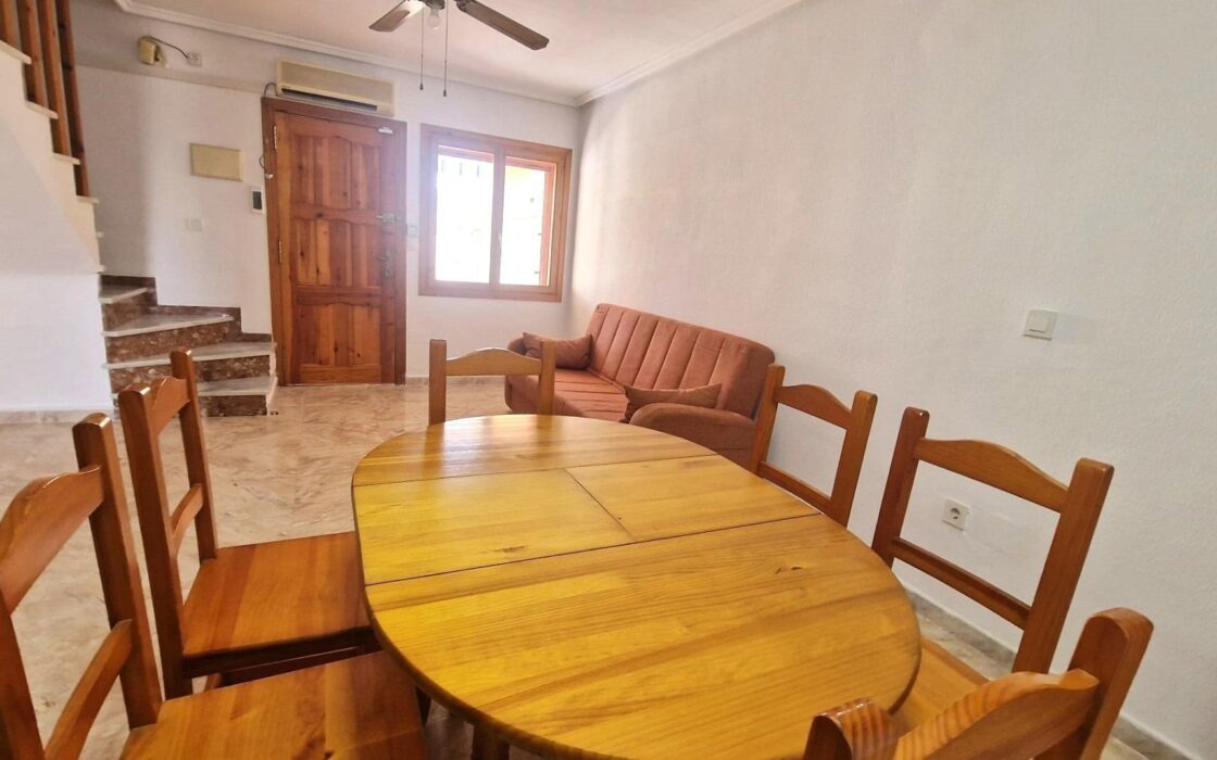 Дом в Торревьехе 67 кв.м с террасой и бассейном