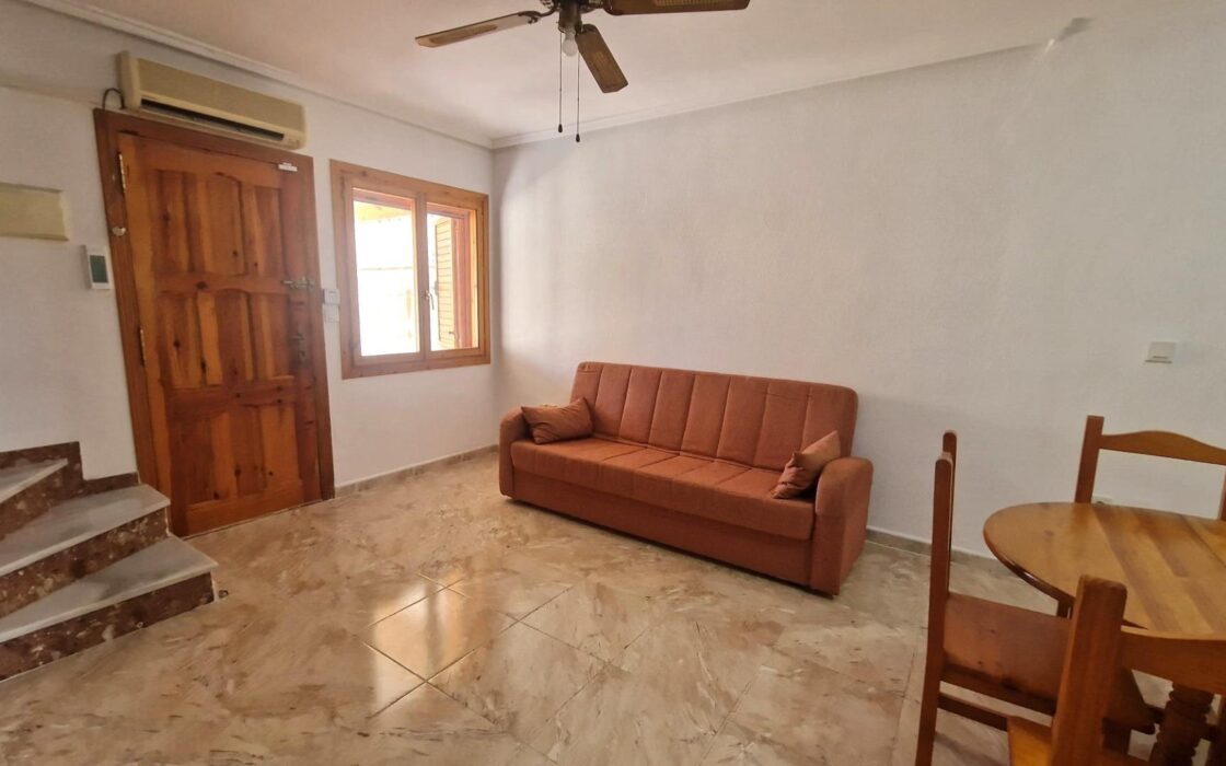 Дом в Торревьехе 67 кв.м с террасой и бассейном