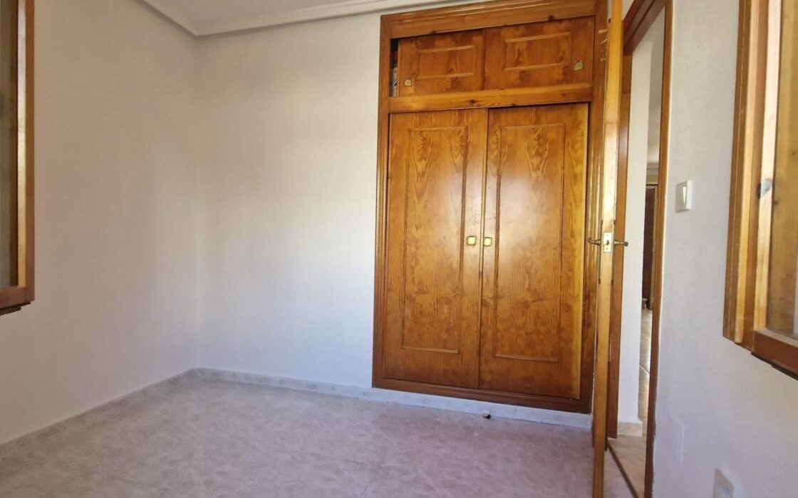 Дом в Торревьехе 67 кв.м с террасой и бассейном