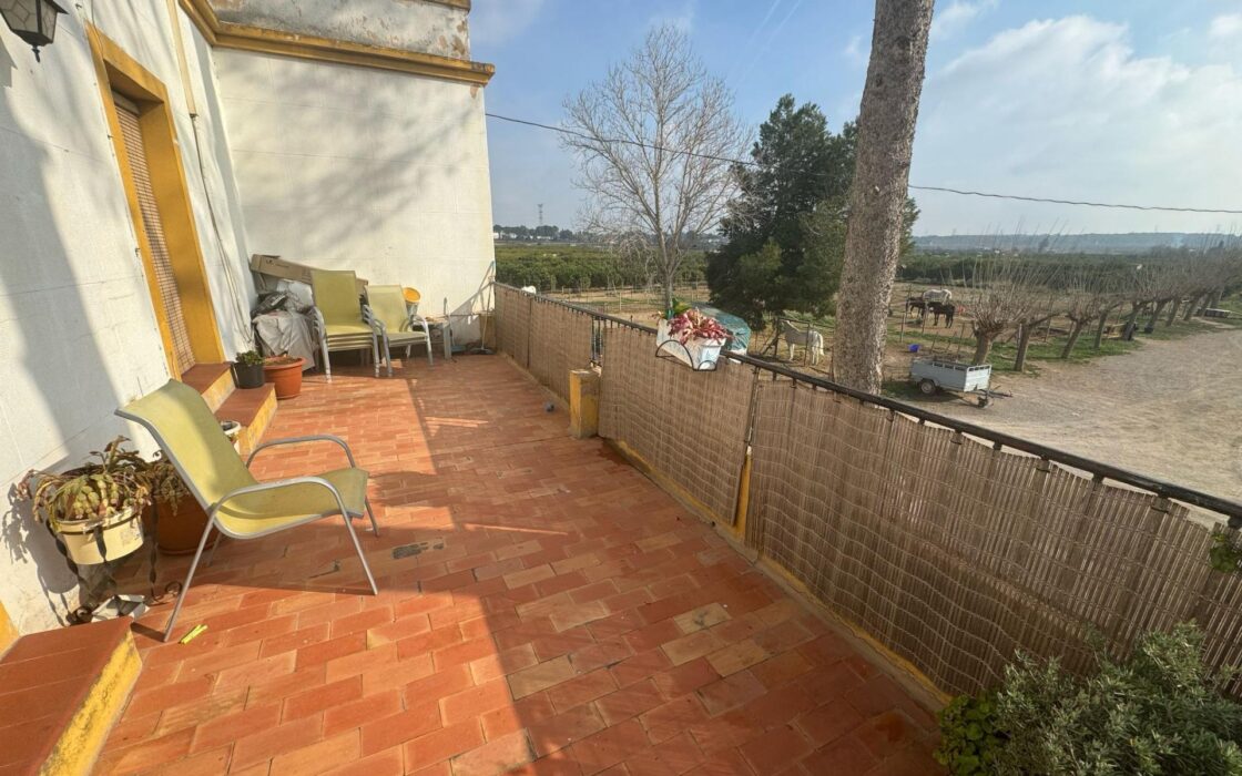 Эксклюзивный дом 300 кв.м в Рибарроха-дель-Турия с террасой