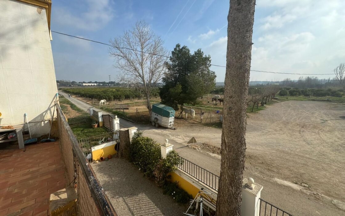 Эксклюзивный дом 300 кв.м в Рибарроха-дель-Турия с террасой