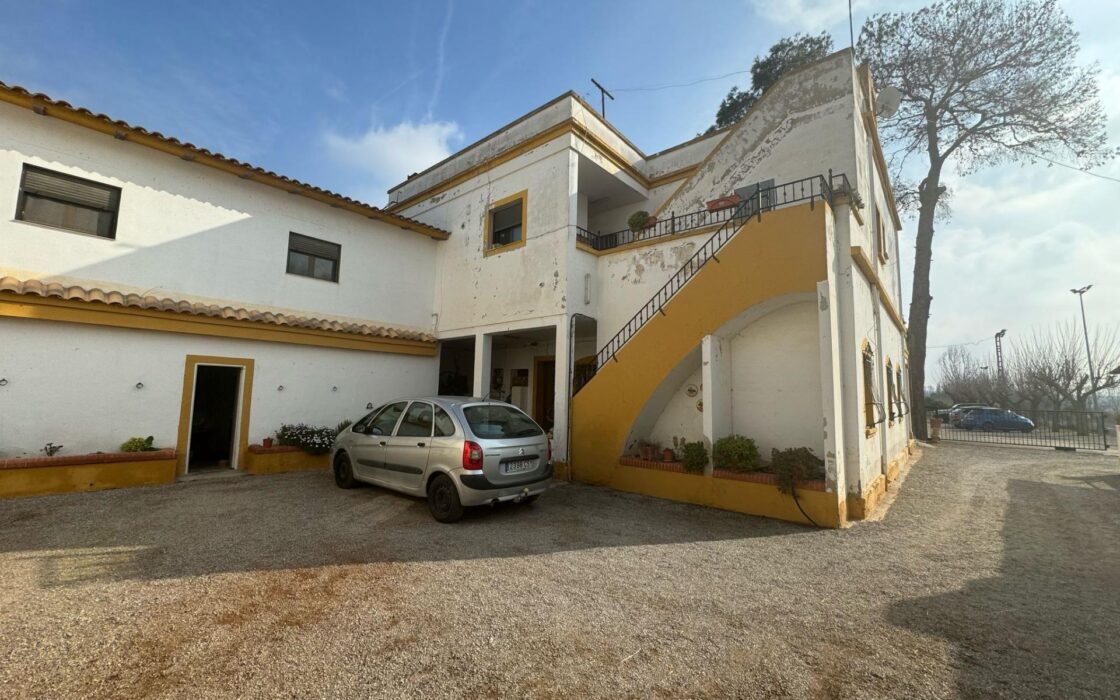 Эксклюзивный дом 300 кв.м в Рибарроха-дель-Турия с террасой