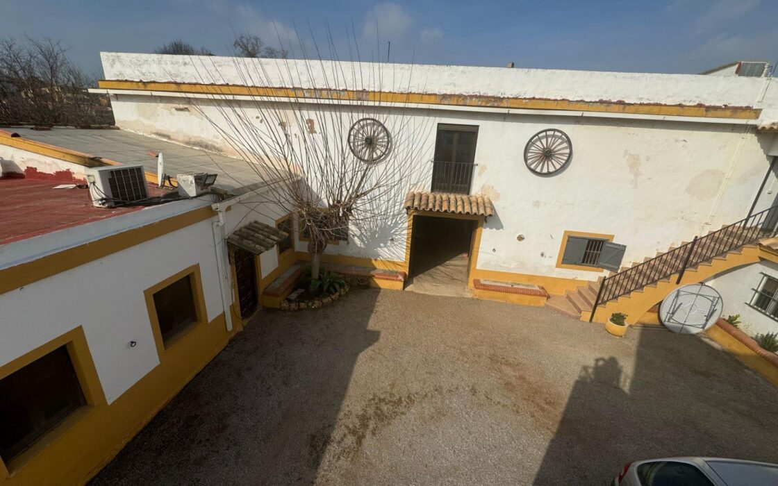 Эксклюзивный дом 300 кв.м в Рибарроха-дель-Турия с террасой