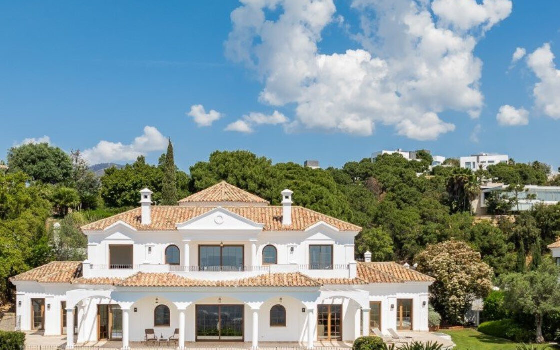 Вилла с панорамным видом в Бенахависе, 889 кв.м, терраса